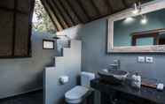 In-room Bathroom 5 Apit Lawang Villas & Resto Nusa Penida