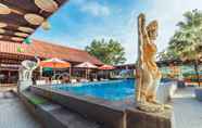 Kolam Renang 7 Semayaone Beach Hotel