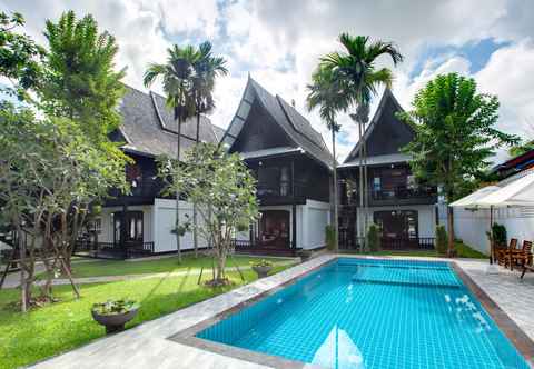 สระว่ายน้ำ Wiang Dhara Villa