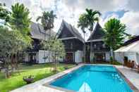 สระว่ายน้ำ Wiang Dhara Villa