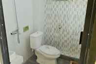 Toilet Kamar Budget Room at Maguwo Indah Homestay