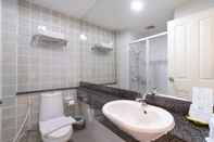 In-room Bathroom Bangkok Loft Inn Wongwian Yai