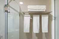 Toilet Kamar Tarawish Hotel (SHA Extra Plus)