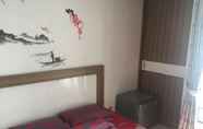 ห้องนอน 2 Apartment Paragon Village Comfy Room at Karawaci by Vichi Pro