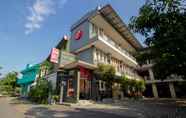 ภายนอกอาคาร 2 OYO 820 Abad Baru Hotel