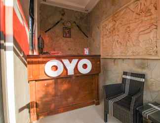 Lobi 2 OYO 820 Abad Baru Hotel