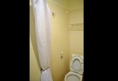 In-room Bathroom 5 Executive Room at Apartment Suhat Malang (NAB)