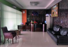 Lobby 6 RedDoorz near Bandara Adi Soemarmo Solo