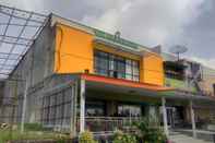 Exterior RedDoorz near Bandara Adi Soemarmo Solo