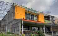 Exterior 2 RedDoorz near Bandara Adi Soemarmo Solo