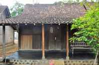 Exterior Homey Place at Homestay Uswatun Hasanah 6 Kemiren