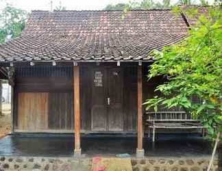 Exterior 2 Homey Place at Homestay Uswatun Hasanah 6 Kemiren