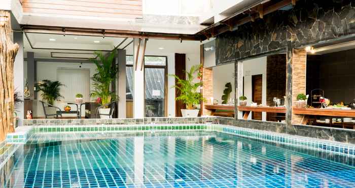 Swimming Pool Baan Chan Kaew