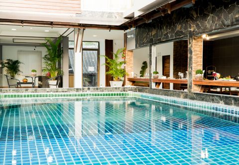 Swimming Pool Baan Chan Kaew