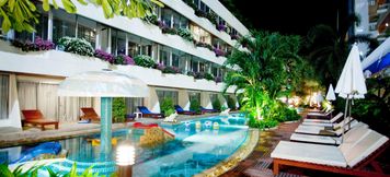 สระว่ายน้ำ 2 Methavalai Hotel