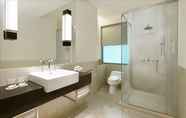 In-room Bathroom 7 Courtyard by Marriott Bandung Dago