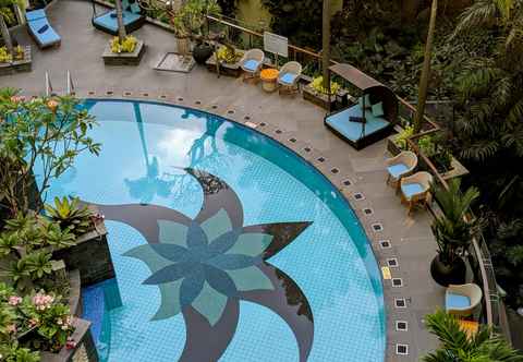 Swimming Pool Courtyard by Marriott Bandung Dago