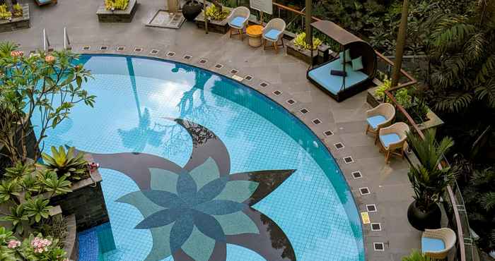 Swimming Pool Courtyard by Marriott Bandung Dago