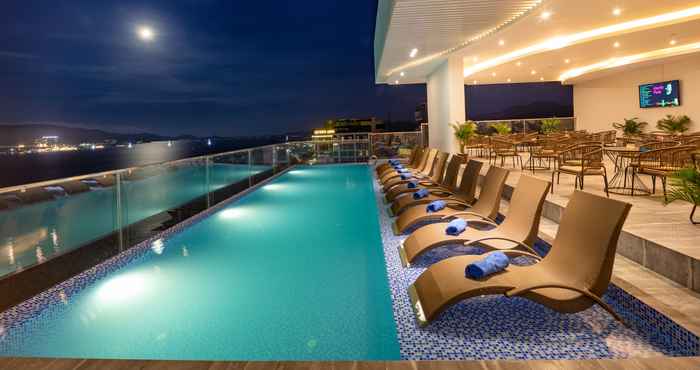 Kolam Renang Majestic Premium Hotel