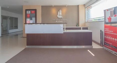 Lobby 2 RedDoorz Apartment @ Emerald Towers Bandung