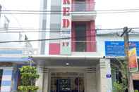 Bên ngoài Red Hotel Con Dao