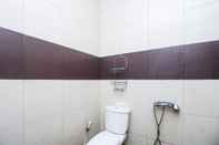 In-room Bathroom Sky Inn Syariah Rempoa Jakarta