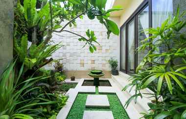 Exterior 2 Villa Cempaka Gading