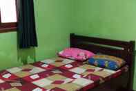 Bilik Tidur Affordable Room at Wisma Ketapang Hostel Cilacap