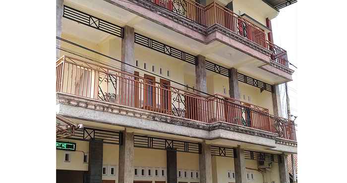 Luar Bangunan Affordable Room at Wisma Ketapang Hostel Cilacap