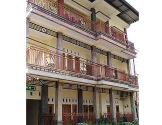Exterior 2 Affordable Room at Wisma Ketapang Hostel Cilacap