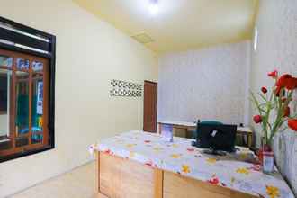 Lobi 4 SPOT ON 2497 Pesona Guest House