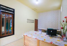 Lobby 6 SPOT ON 2497 Pesona Guest House