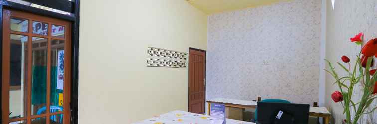 Lobi SPOT ON 2497 Pesona Guest House