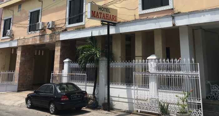 Bên ngoài Hotel Matahari Solo