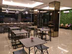 Bar, Cafe and Lounge 4 BOXHOTEL Surabaya