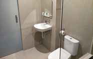 Toilet Kamar 7 BOXHOTEL Surabaya