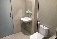 In-room Bathroom 7 BOXHOTEL Surabaya