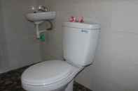 Toilet Kamar D&Yoga Homestay