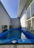 SWIMMING_POOL 