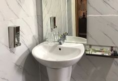 In-room Bathroom 6 Golf Star Hotel