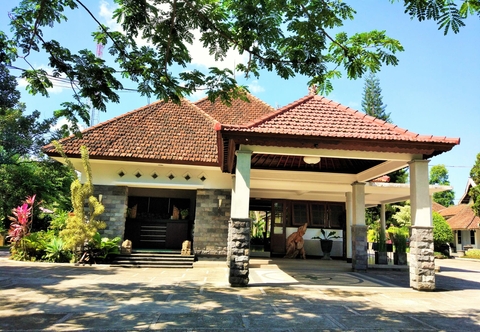 Bangunan Hotel Minak Jinggo