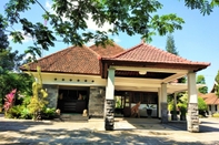 Bangunan Hotel Minak Jinggo