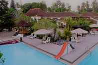 Swimming Pool Hotel Minak Jinggo