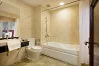 Phòng tắm bên trong Bonjour Nha Trang Hotel
