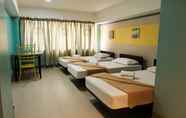 Kamar Tidur 3 Bed and Bath at Station 120