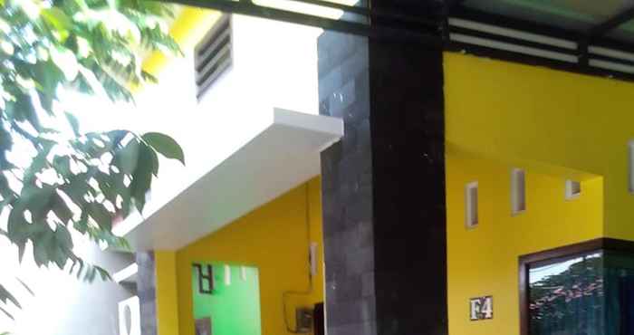 Exterior Cozy House 2 Bedrooms at Shifa Homestay