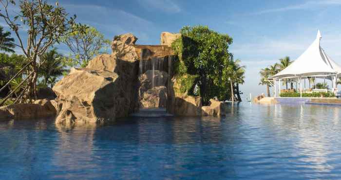 Bangunan White Sand Beach Residence Pattaya