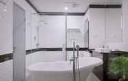 In-room Bathroom 6 Horison Inn Alaska Simpang Lima Semarang