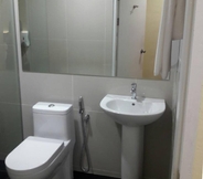 In-room Bathroom 5 Emart Hotel (Riam) S/B