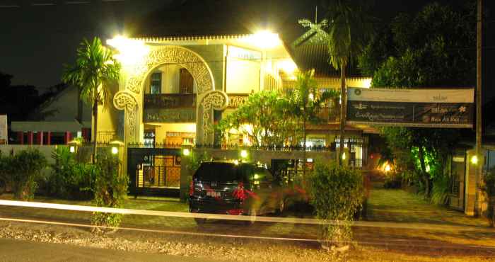 Bên ngoài Balai Melayu Hotel